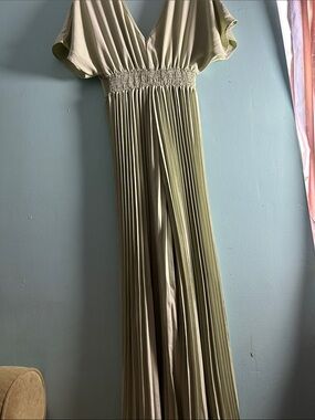 Elegant Olive Green Pleated jumpsuit
